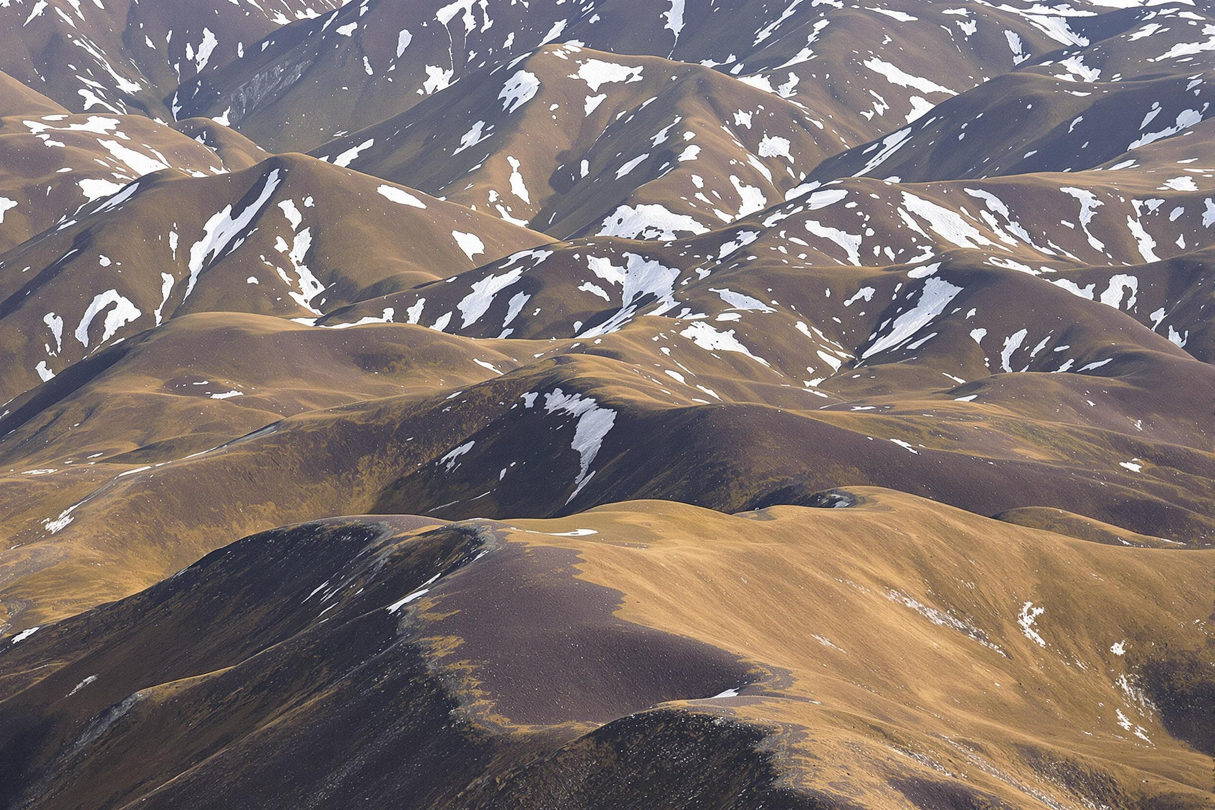 Tranquil Multi-layered Mountain Landscape